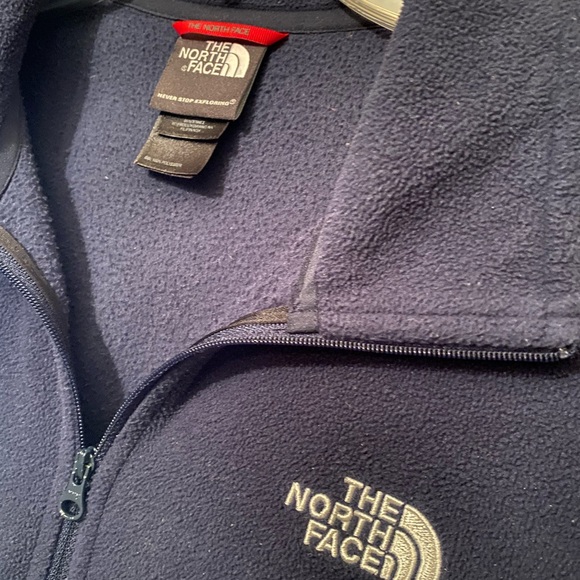 Men’s Northface lightweight quarter zip fleece. - Picture 2 of 4